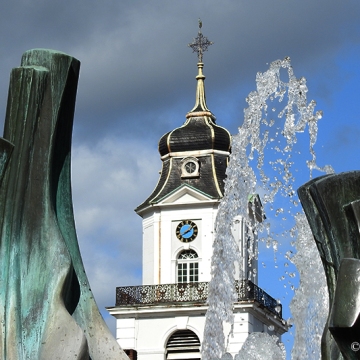 Friedenskirche - Brunnen auf dem Nanteser Platz